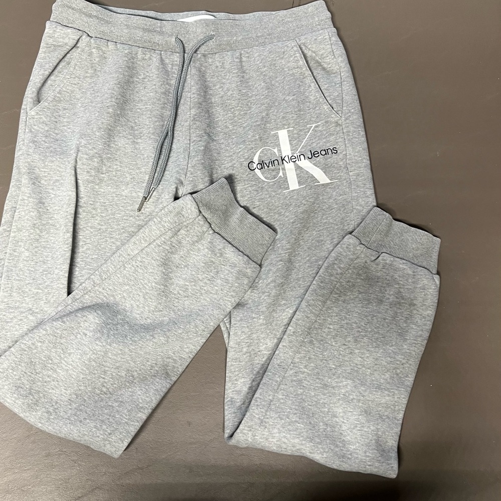 Calvin Klein Jeans men’s M Gray jogger sweats